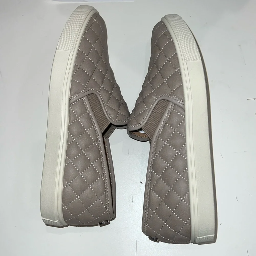 AUTH Never worn in the box, Steve Madden ECENTRCQ